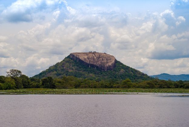 Pidurangala_-_Thalkote_wewa