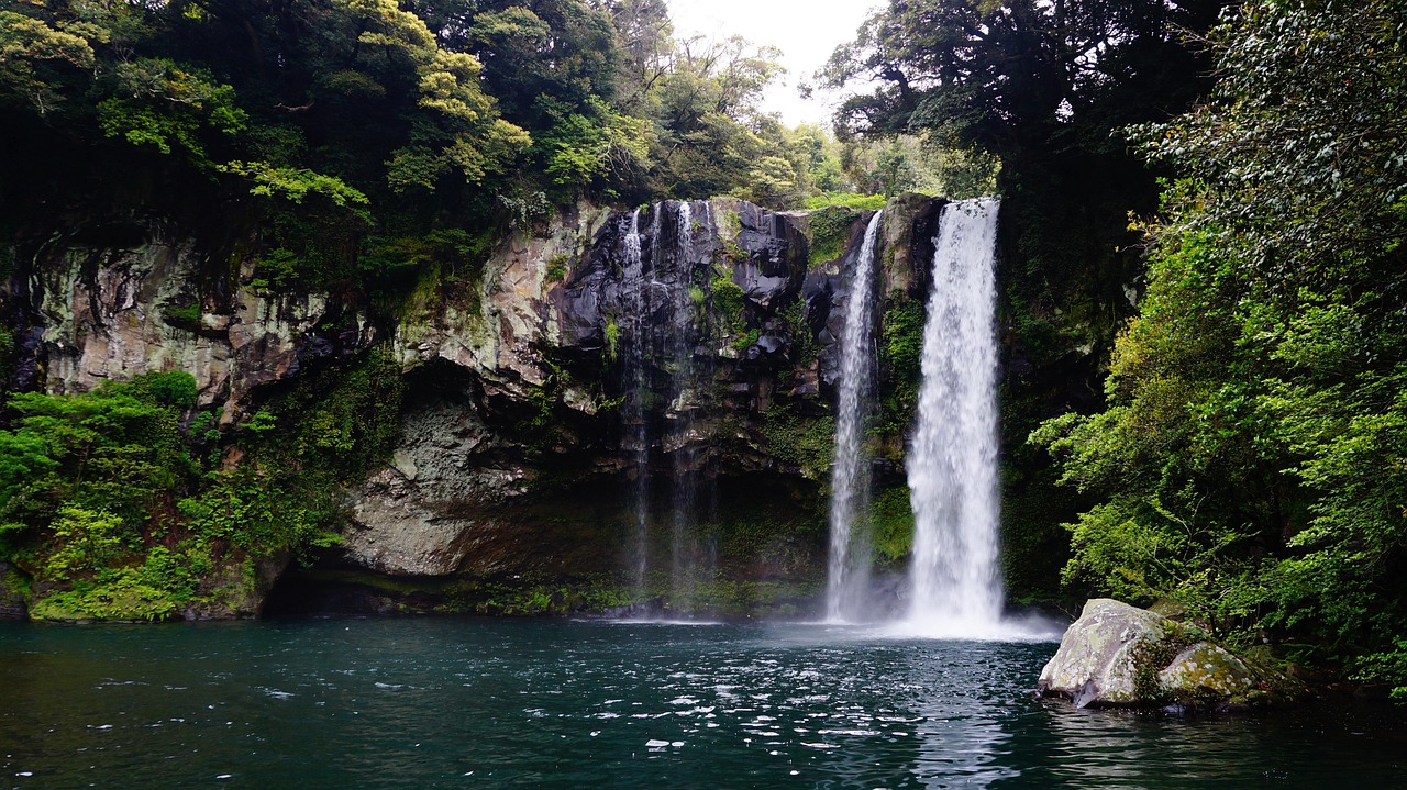 cheonjiyeon-falls-1594590_1280