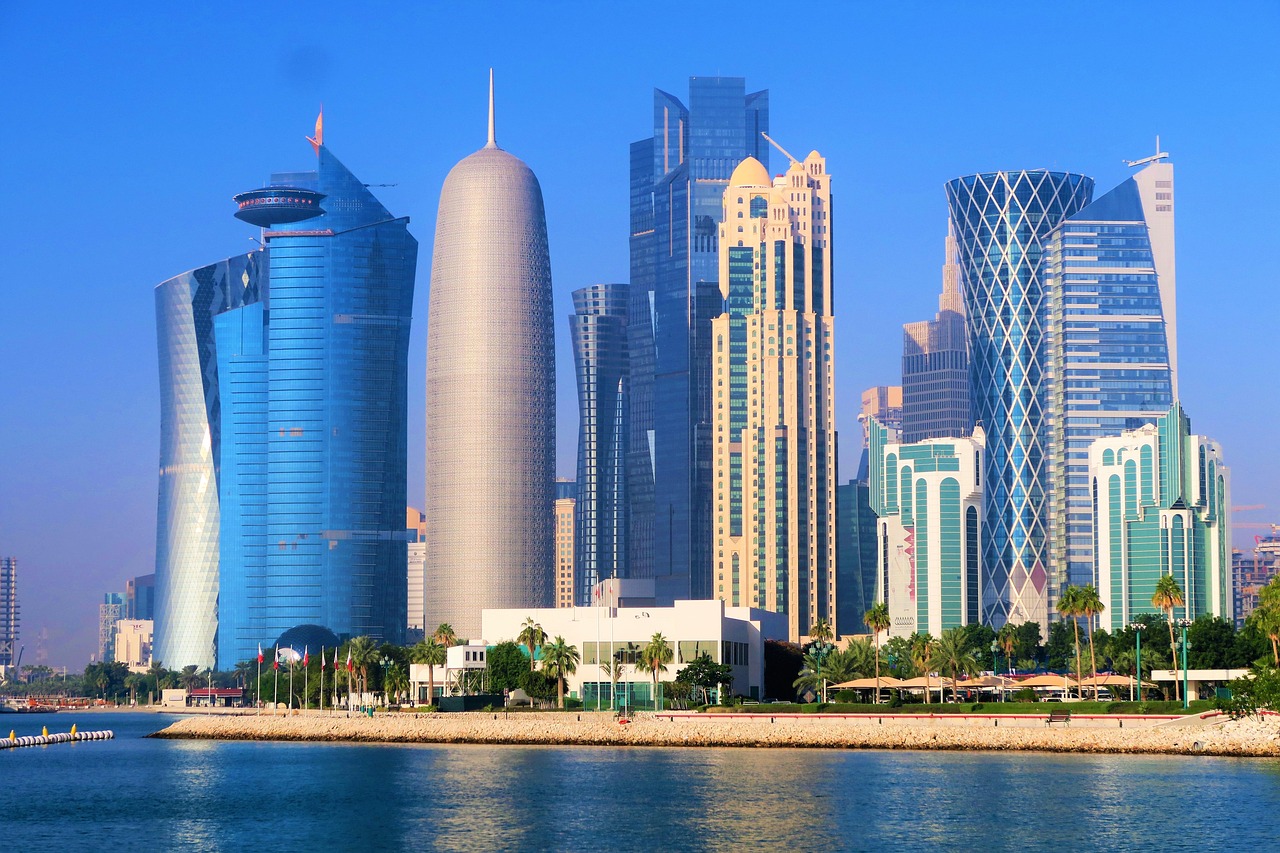 skyscrapers-3850732_1280