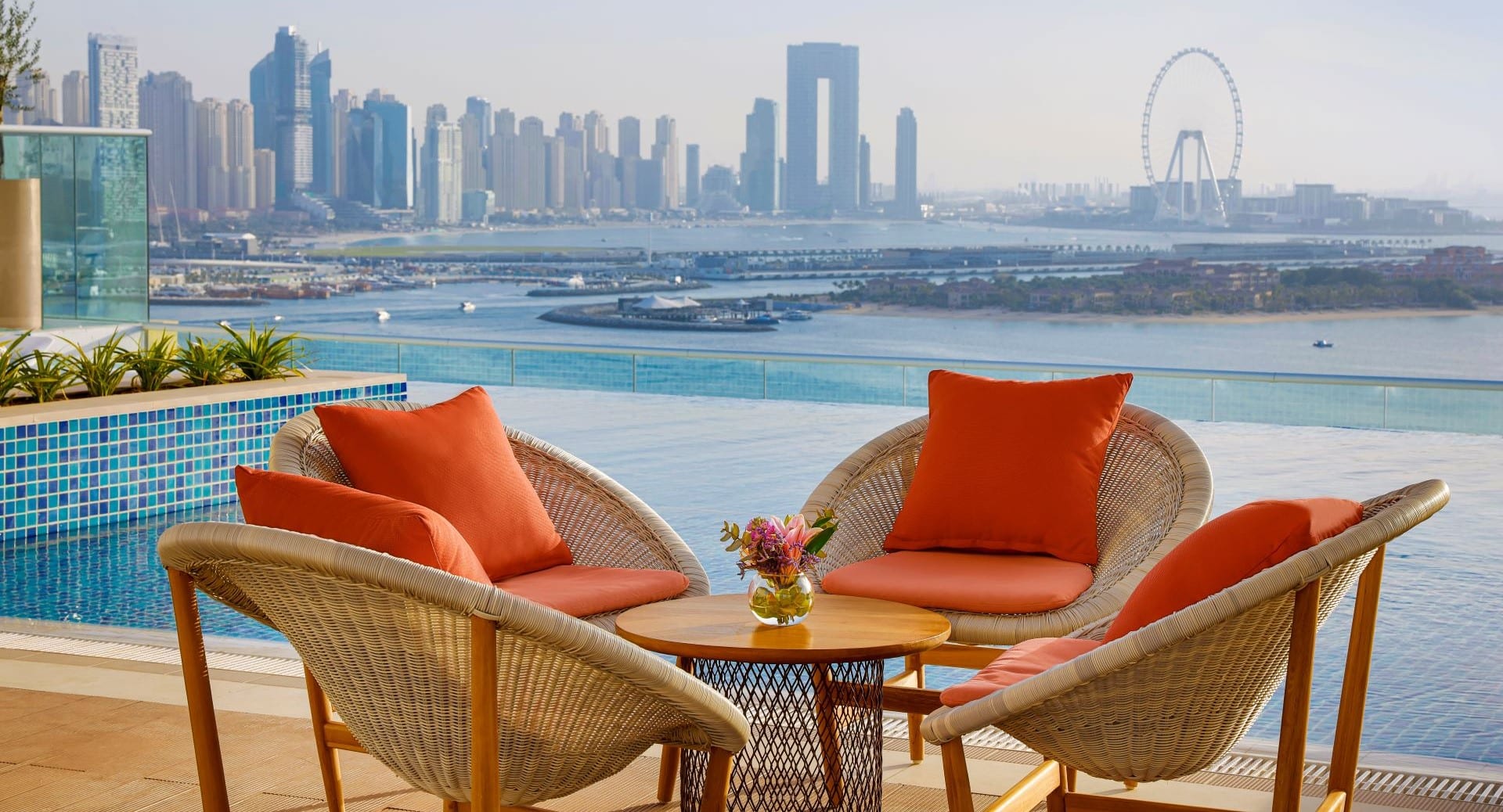 nh_collection_dubai_the_palm_dining_24_seen_pool_14