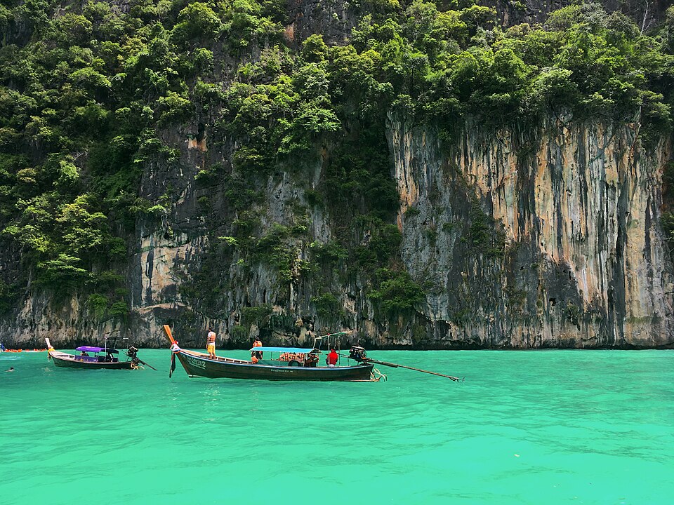 A_Long-tail_Boat_in_Pileh_Lagoon,_Phi_Phi_Le
